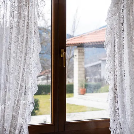 Amygdalies With Fireplace *