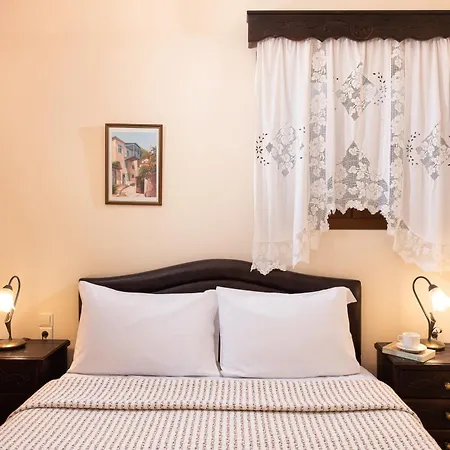 Amygdalies With Fireplace Appartement Karpenísion